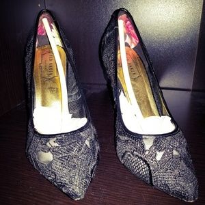 🔥Ted Baker Black Lace Pumps